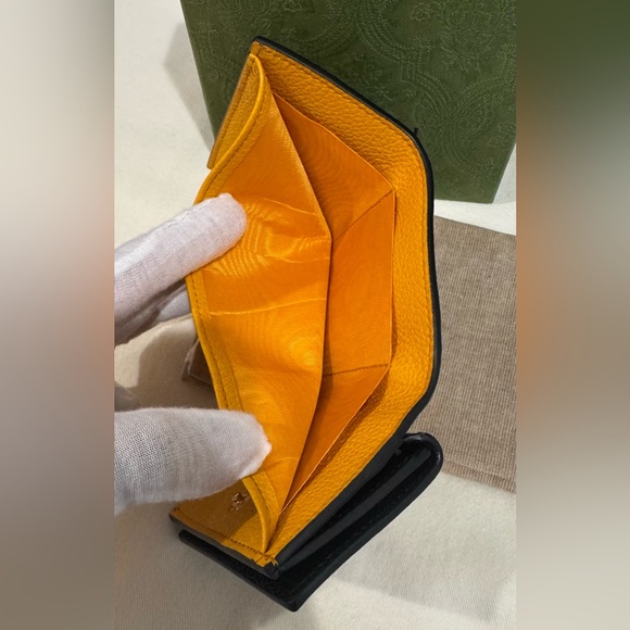 GUCCI Embossed Logo Bicolor Grained Leather Trifold Wallet - Picture 10 of 15